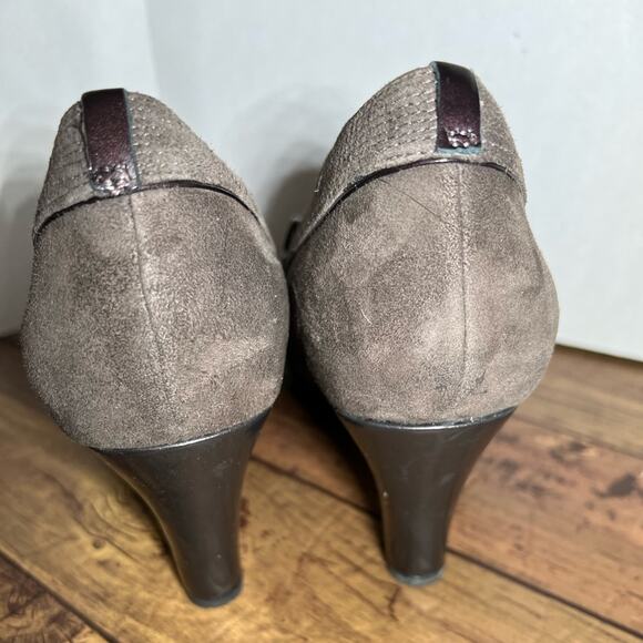 Clarks Artisan Brown Suede Zip Up Heels 32629 Women's US 8.5M - Picture 3 of 6